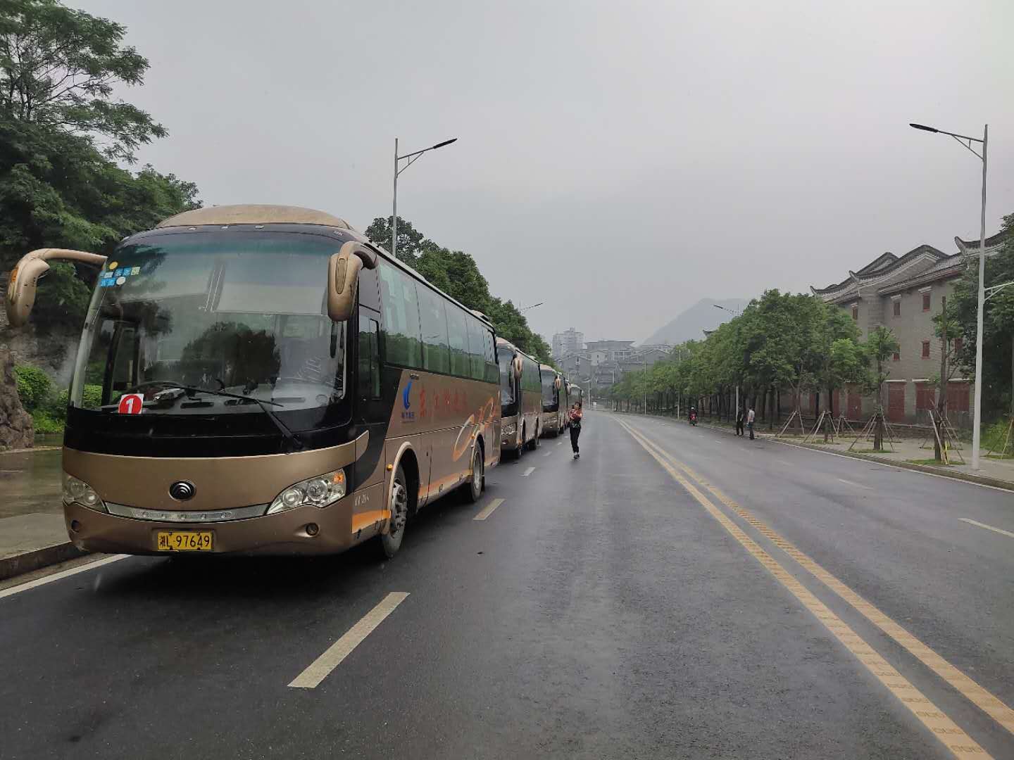 郴汽集團資興汽車站順利完成(chéng)學(xué)生體考接送用車任務